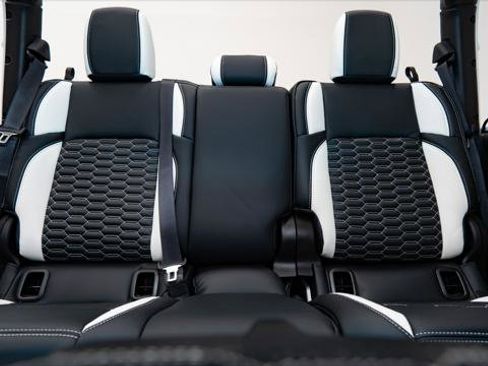 Used 2025 Jeep Gladiator Sport image 25