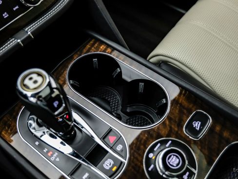 Used 2019 Bentley Bentayga image 56