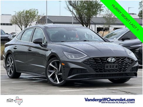Used 2021 Hyundai Sonata SEL Plus w/ Tech Package FWD image 2