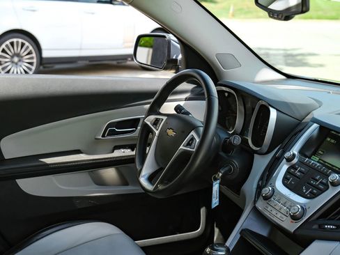 Used 2017 Chevrolet Equinox Premier w/ Enhanced Convenience Package AWD/4WD image 18