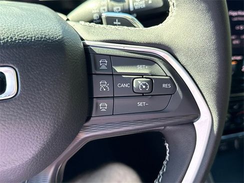 New 2025 Jeep Grand Cherokee Altitude image 18