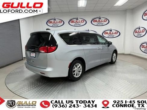 Used 2023 Chrysler Voyager LX FWD image 8