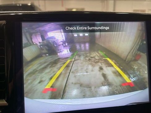 Certified 2023 Chrysler Pacifica Touring-L image 17