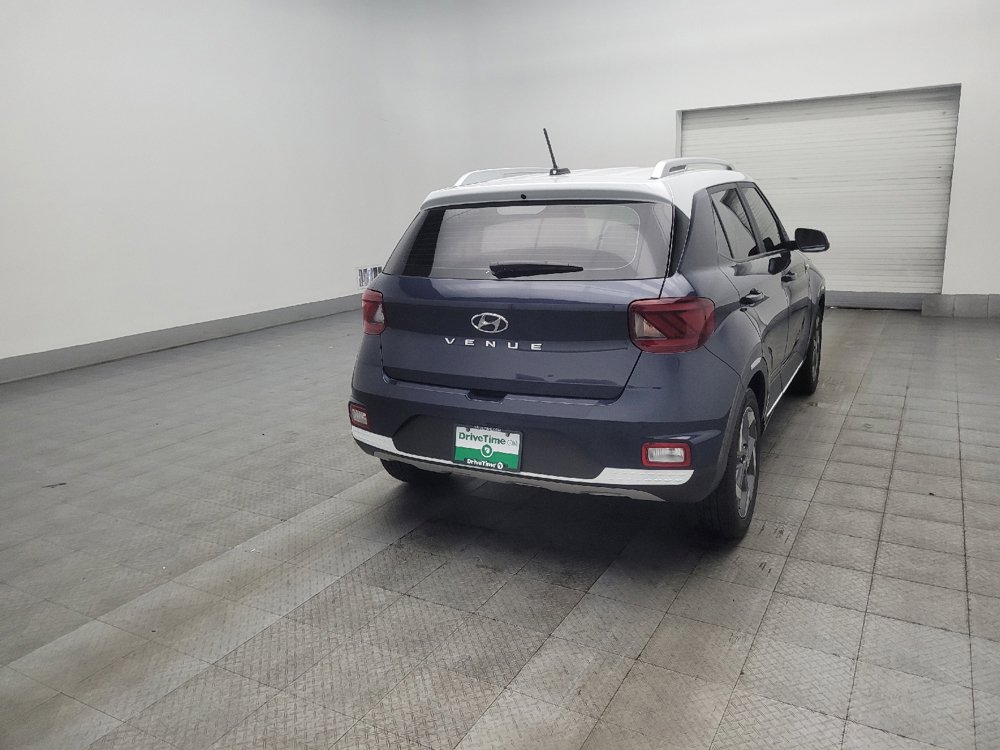 Used 2024 Hyundai Venue Limited FWD image 9