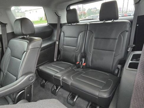 Used 2023 GMC Acadia SLT image 18