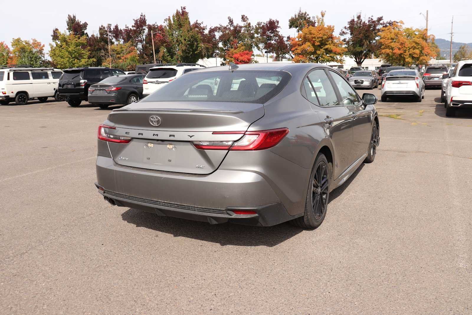 Used 2025 Toyota Camry SE FWD image 5