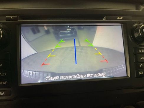 Used 2018 Nissan Titan SV w/ SV Convenience Package image 10