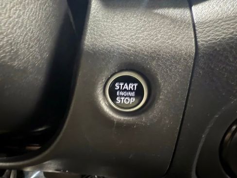 Used 2023 Nissan Frontier SV image 40