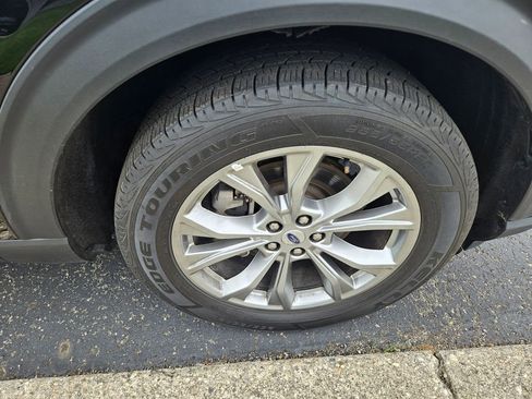 Used 2023 Ford Explorer Limited AWD/4WD image 12