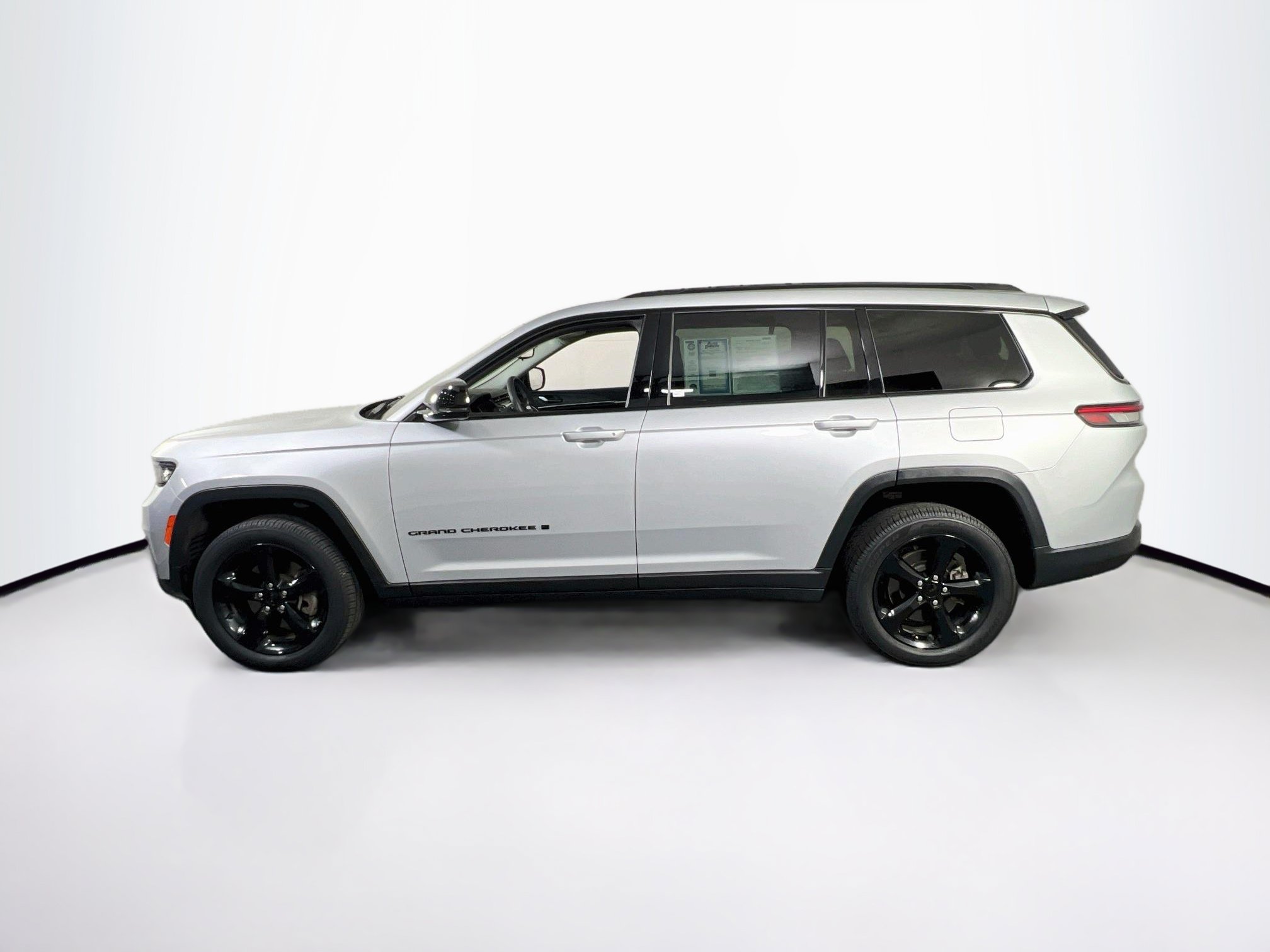 Used 2023 Jeep Grand Cherokee L Limited w/ Black Appearance Package AWD/4WD image 8