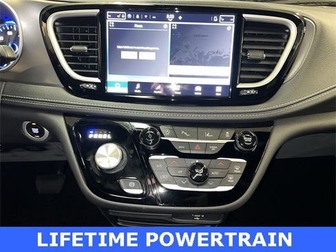 New 2026 Chrysler Pacifica Select image 21