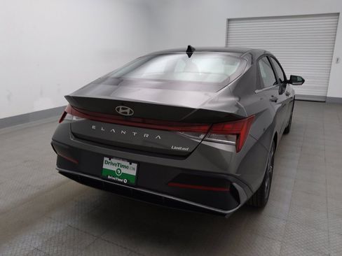 Used 2025 Hyundai Elantra Limited FWD image 7
