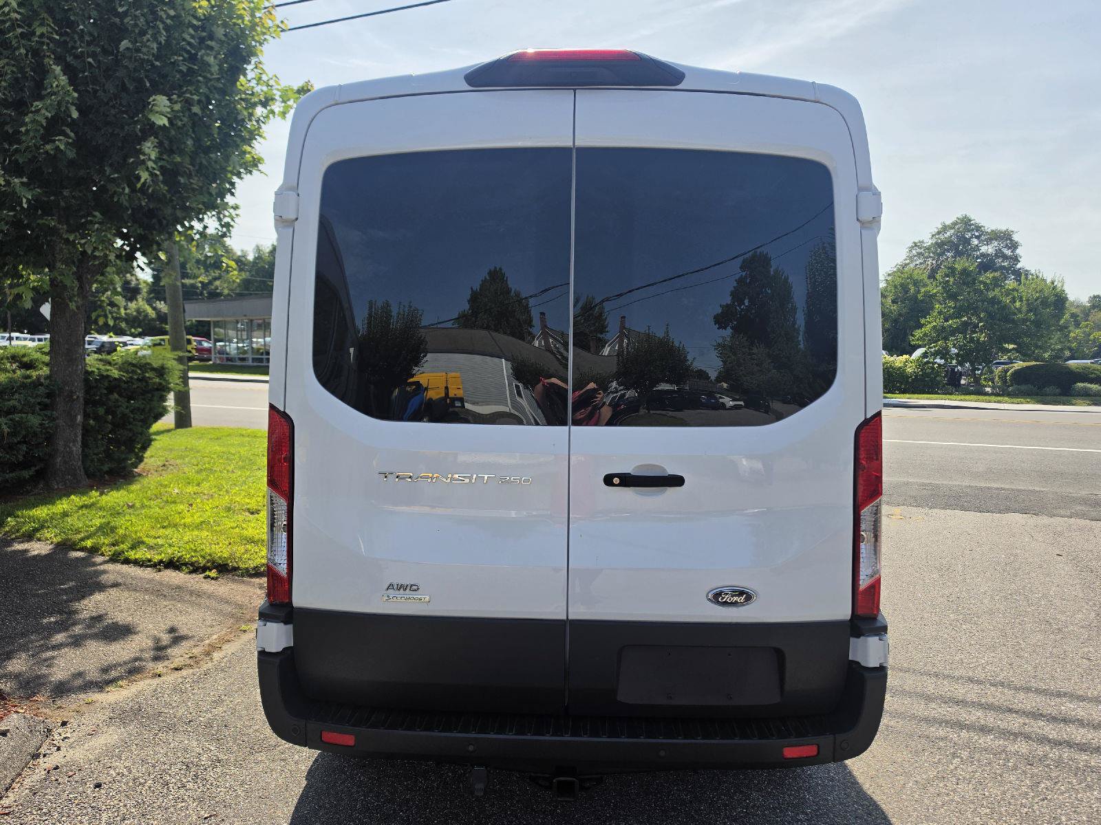 Used 2025 Ford Transit 250 148 Medium Roof Extended AWD w/ Exterior Upgrade Package image 4