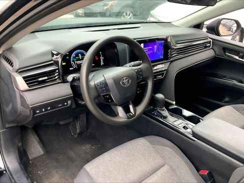 Used 2025 Toyota Camry LE FWD image 17