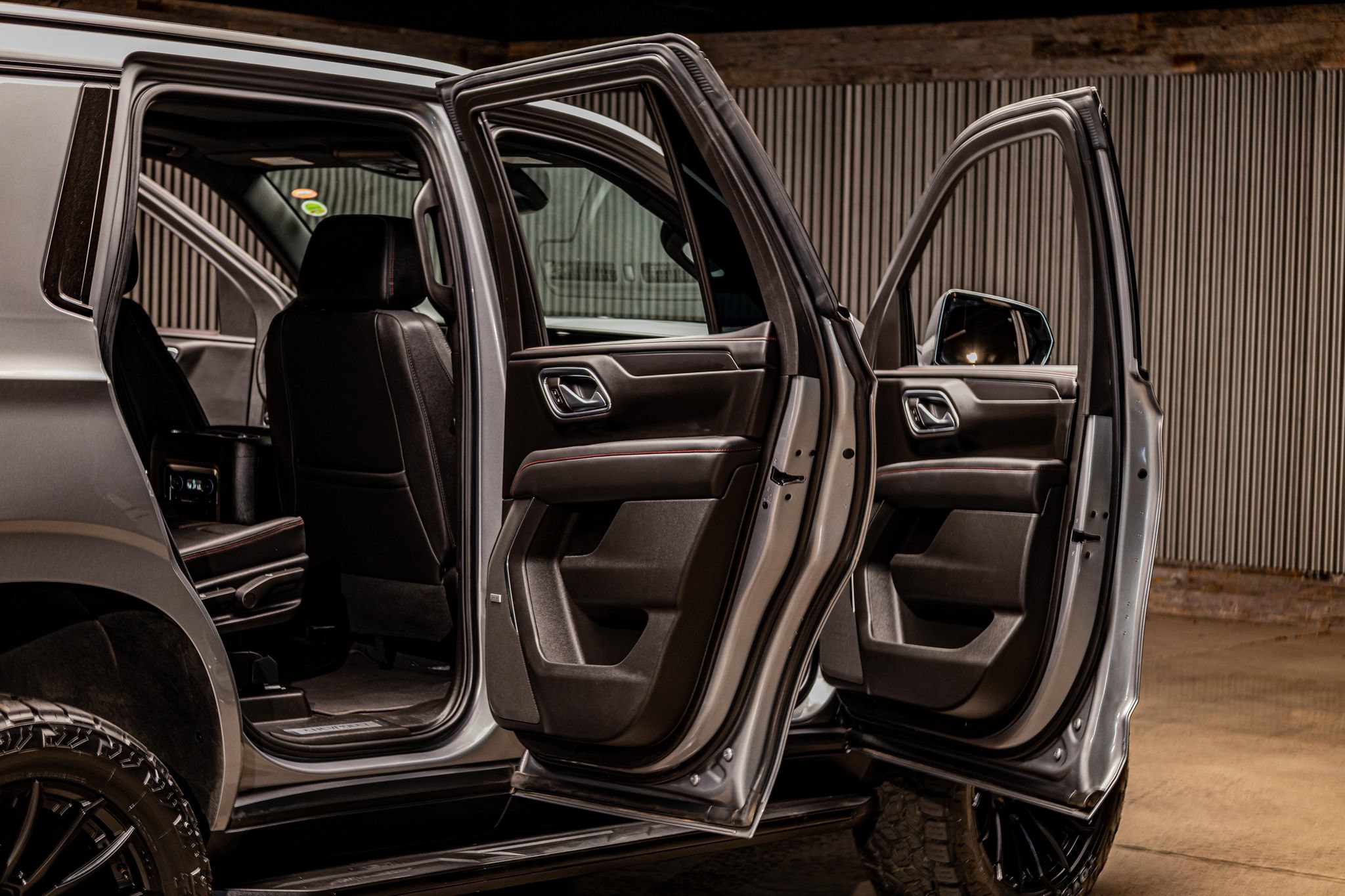 Used 2023 Chevrolet Tahoe RST w/ Luxury Package AWD/4WD image 40