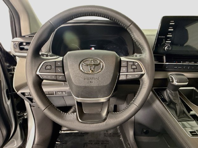 Certified 2021 Toyota Sienna XLE FWD image 13