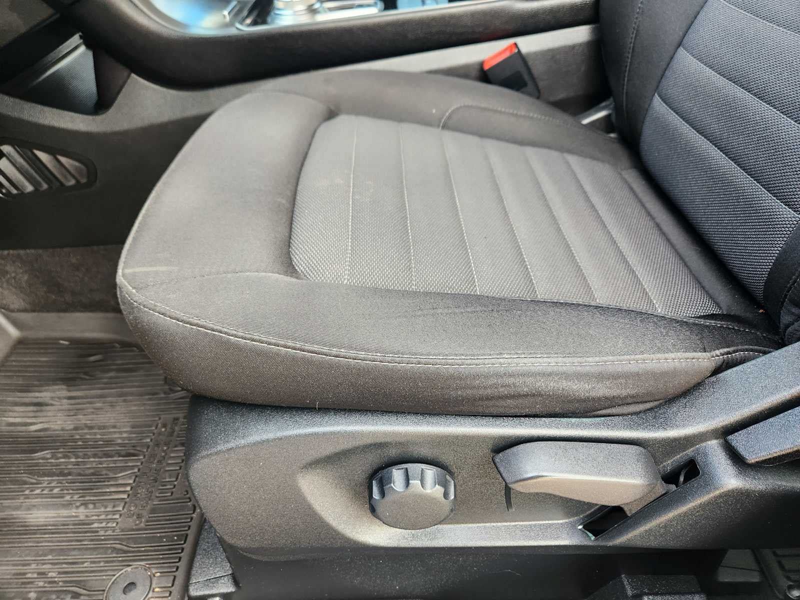 Used 2019 Ford Edge SE FWD image 8