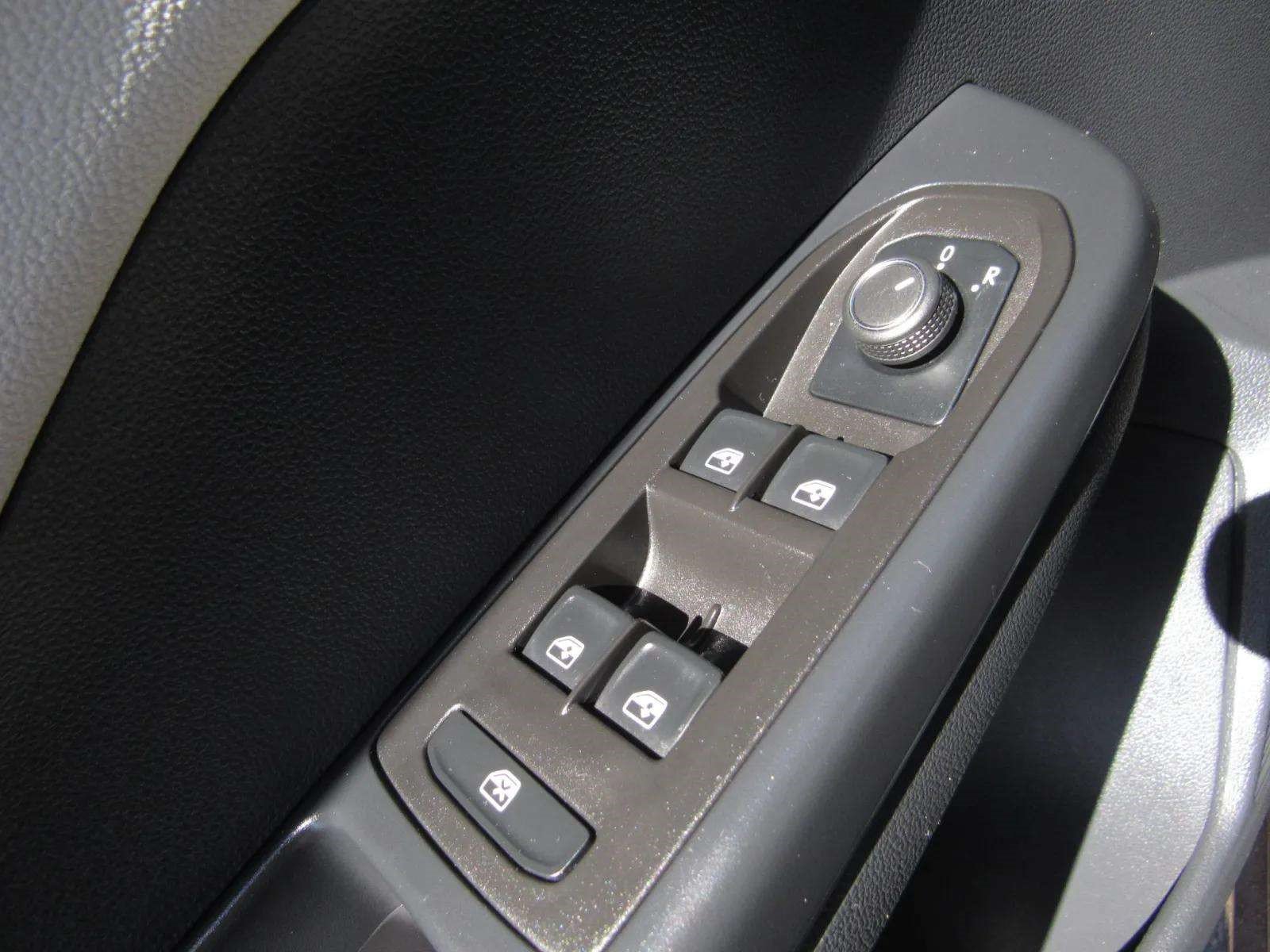 Used 2025 Volkswagen Taos S FWD image 21