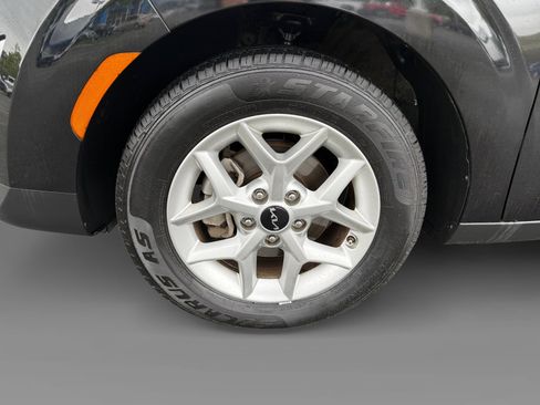 Used 2023 Kia Soul LX w/ LX Technology Package image 9