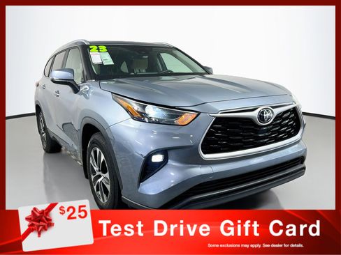 Used 2023 Toyota Highlander XLE AWD/4WD image 1