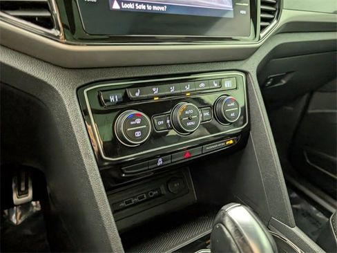 Used 2020 Volkswagen Atlas Cross Sport SEL R-Line image 33