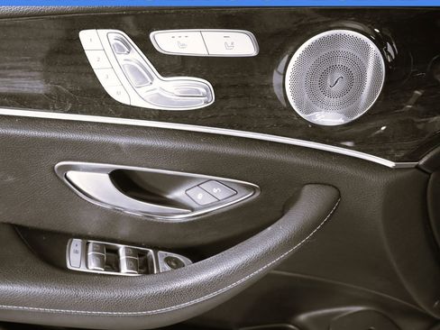 Certified 2019 Mercedes-Benz E 300 4MATIC image 9