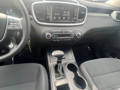 Used 2019 Kia Sorento LX image 20