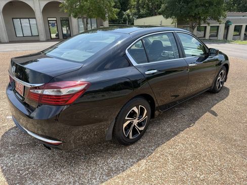 Used 2017 Honda Accord LX image 4