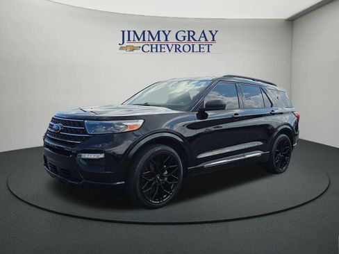 Used 2021 Ford Explorer XLT w/ Equipment Group 202A RWD image 1