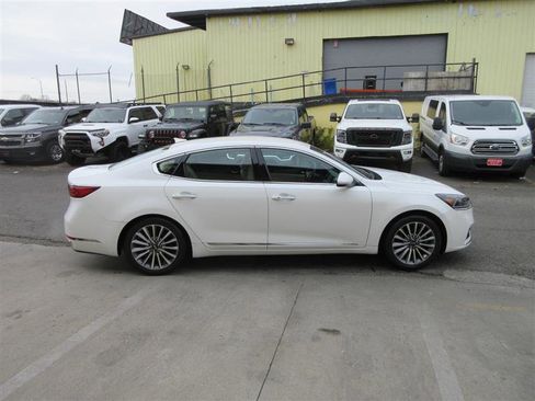 Used 2019 Kia Cadenza Premium image 7