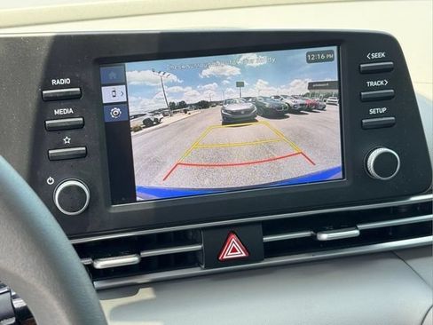 Used 2025 Hyundai Elantra SE FWD image 30