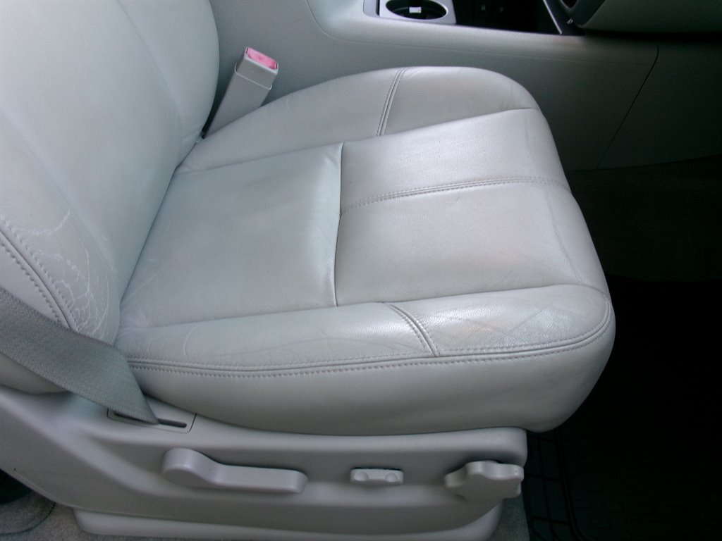 Used 2011 Chevrolet Avalanche LT RWD image 22