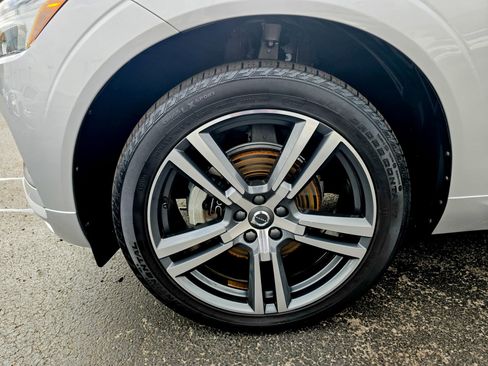 Used 2021 Volvo XC60 T5 Momentum w/ Premium Package image 13