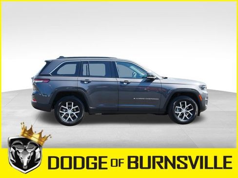 Used 2025 Jeep Grand Cherokee Limited w/ Trailer Tow Package AWD/4WD image 11