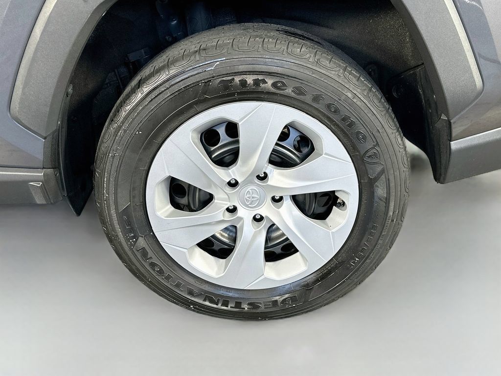 Used 2025 Toyota RAV4 LE AWD/4WD image 30
