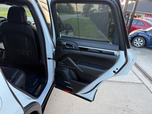 Used 2012 Porsche Cayenne image 24