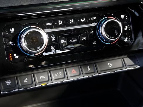 New 2026 GMC Sierra 2500 AT4 w/ AT4 Premium Plus Package image 18