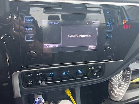 Used 2018 Toyota Corolla SE FWD image 30