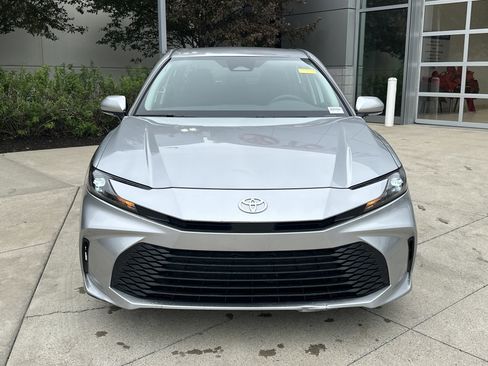 Certified 2025 Toyota Camry LE FWD image 5