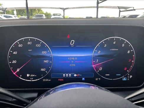 Used 2025 Mercedes-Benz GLC 300 4MATIC image 27