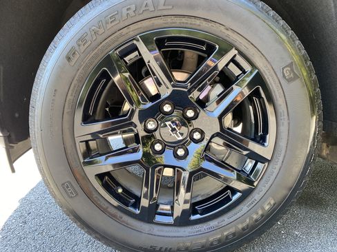 Used 2024 Chevrolet Silverado 1500 Custom AWD/4WD image 38