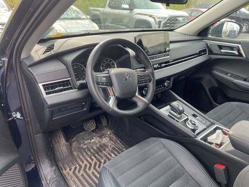Used 2024 Mitsubishi Outlander SE AWD/4WD image 5