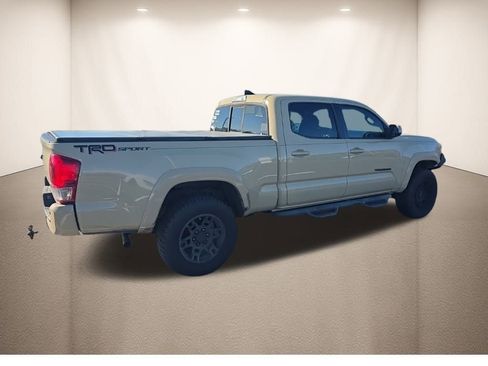 Used 2016 Toyota Tacoma TRD Sport w/ Premium & Technology Package image 3