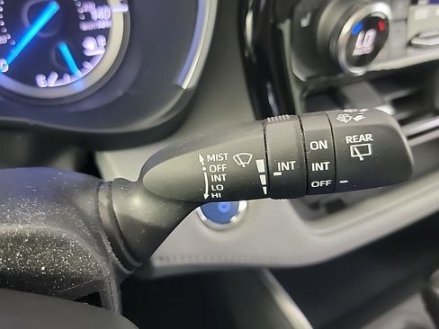Used 2022 Toyota Highlander XLE AWD/4WD image 29