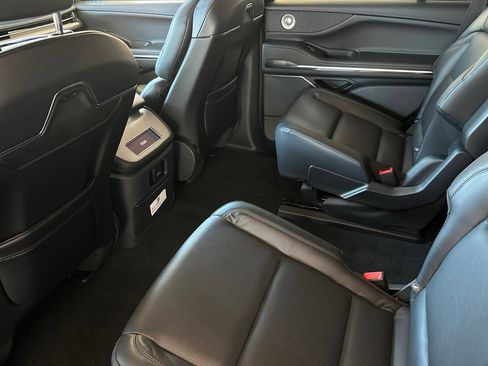 New 2026 Lincoln Navigator Reserve w/ Jet Appearance Package AWD/4WD image 11