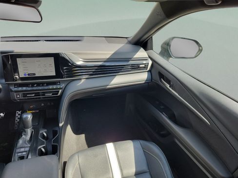 Used 2025 Toyota Camry SE FWD image 7