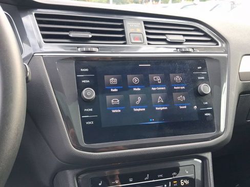Certified 2024 Volkswagen Tiguan SE FWD image 22