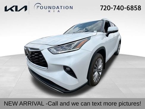 Used 2025 Toyota Highlander Platinum AWD/4WD image 1