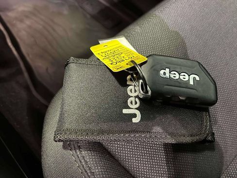 Used 2022 Jeep Gladiator Sport AWD/4WD image 32