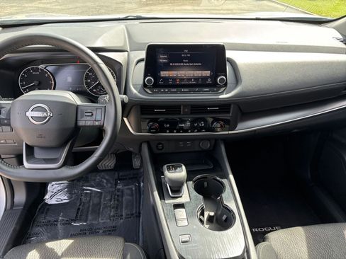 Used 2025 Nissan Rogue SV image 28